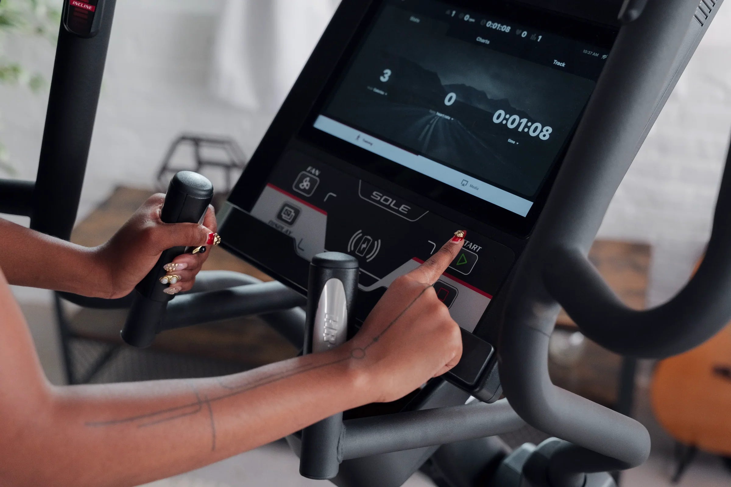 SOLE E95 Elliptical 13.3″ Touchscreen