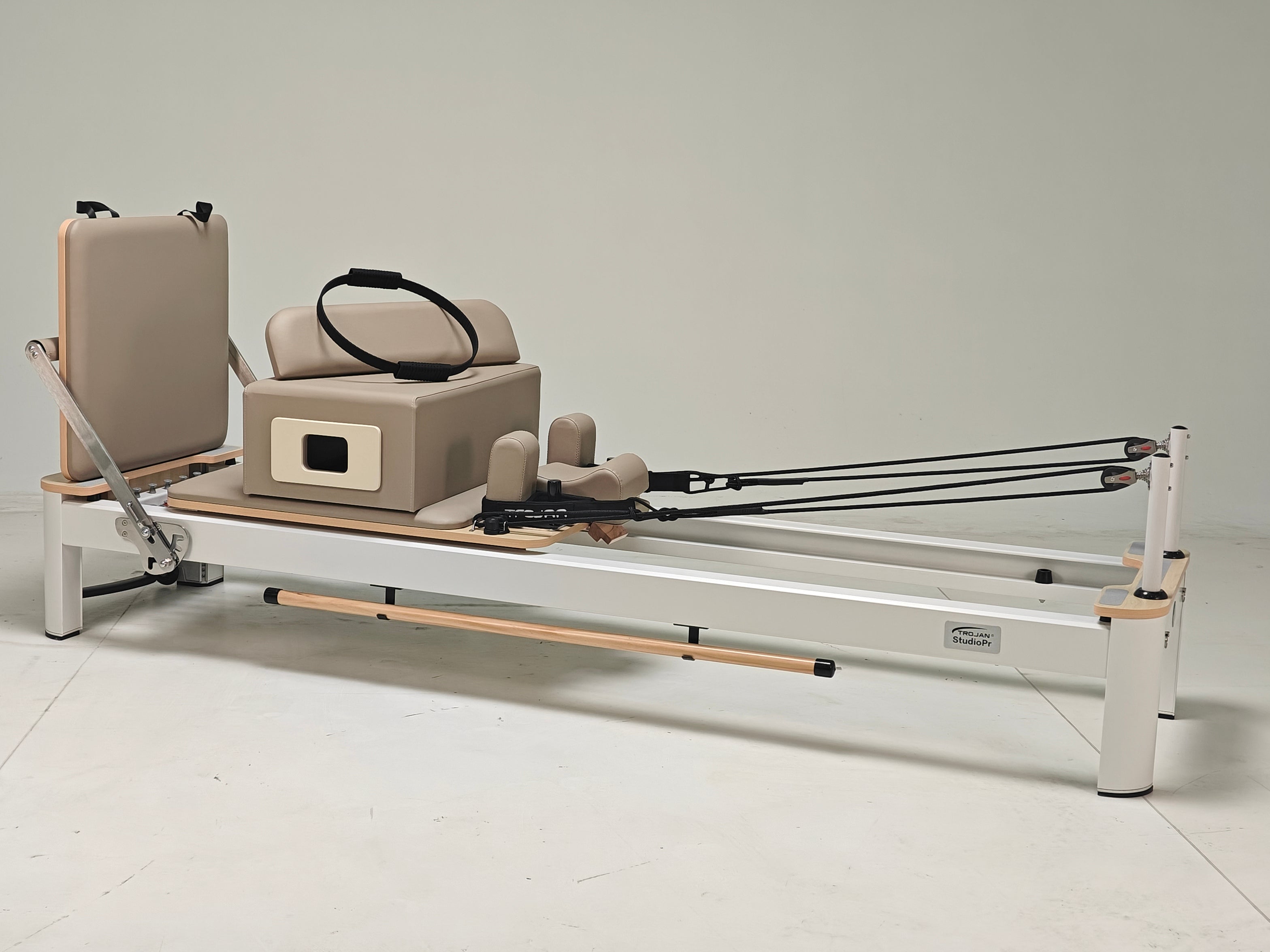 Trojan StudioPR Beije Aluminium Reformer Inc Box & Jump Board