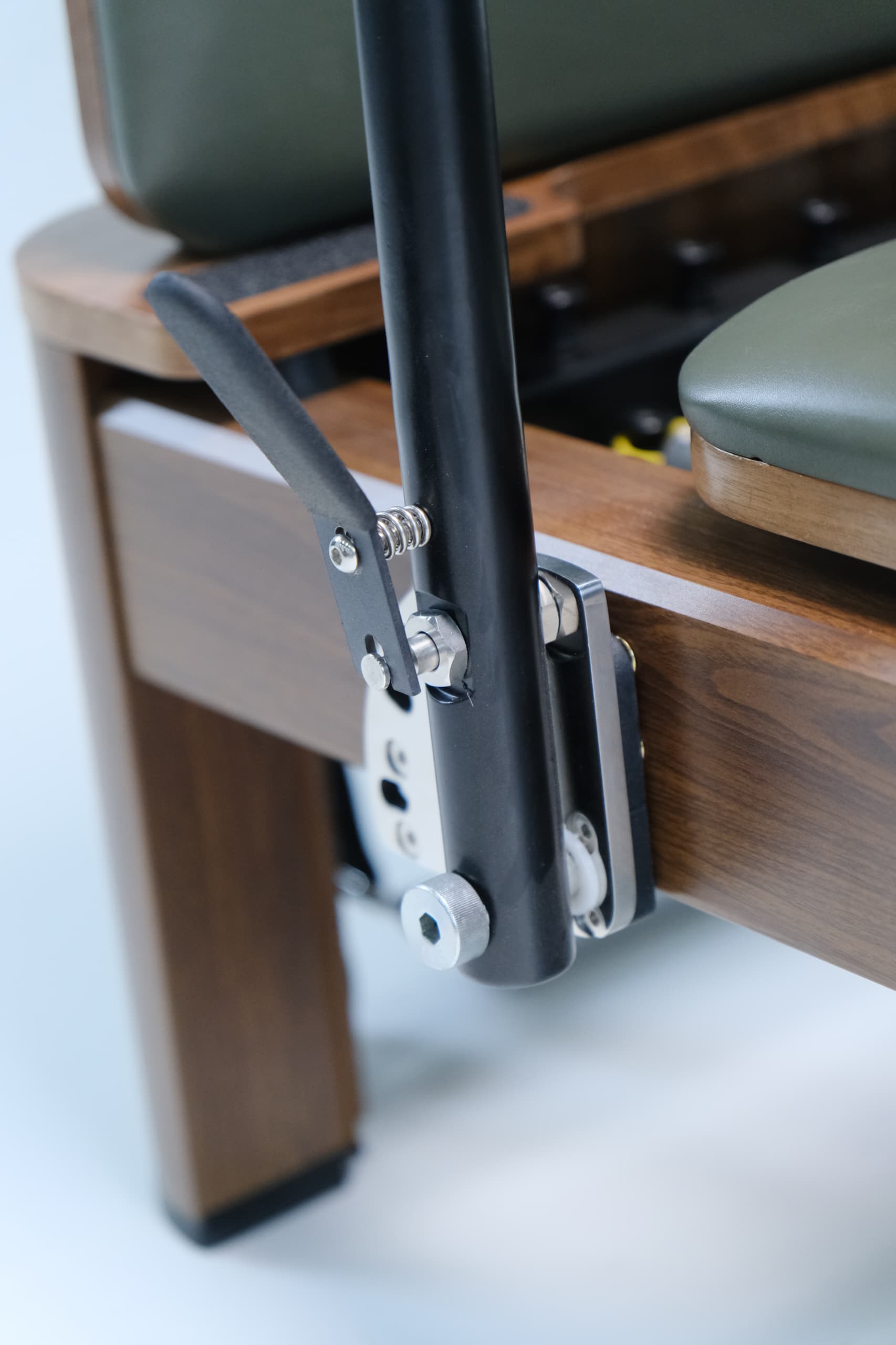 Studio AURALIS Aluminum Green Pilates Reformer – Special Edition