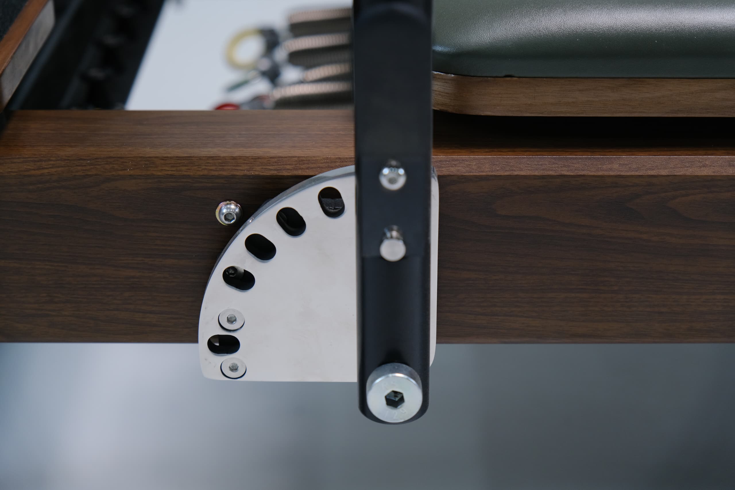 Studio AURALIS Aluminum Green Pilates Reformer – Special Edition