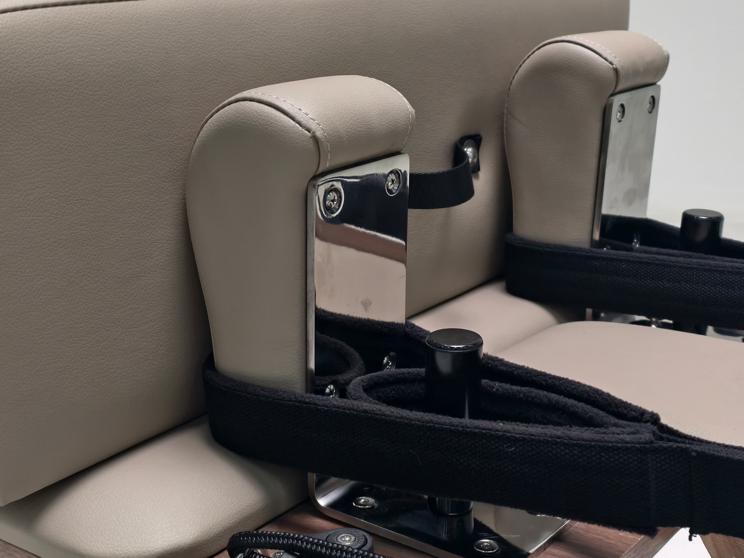 Studio AURALIS Beige Aluminum Pilates Reformer – Special Edition