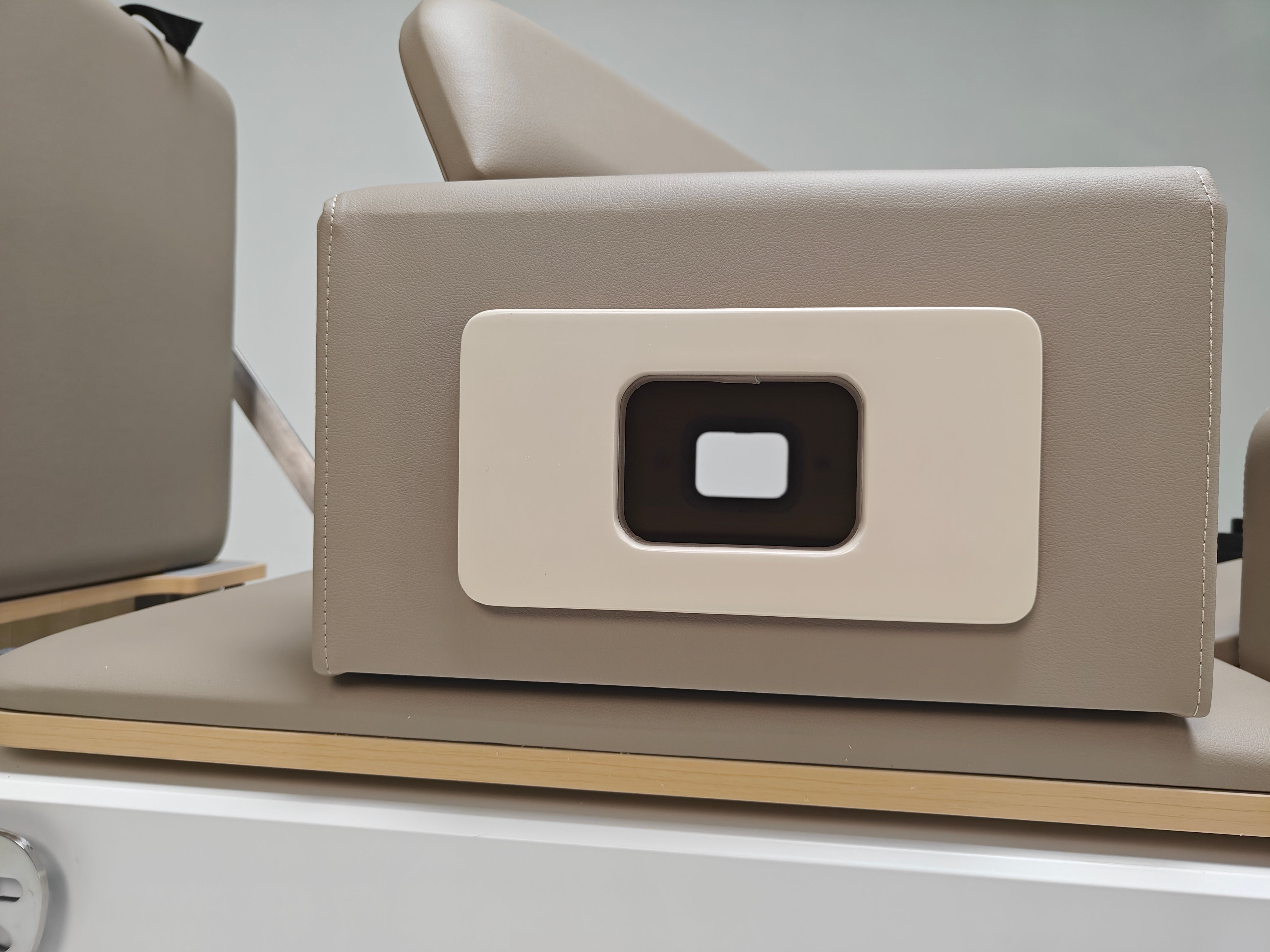 Trojan StudioPR Beije Aluminium Reformer Inc Box & Jump Board